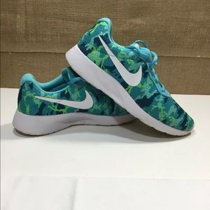 Nike Tanjun Size 9.5 Womens Running Athletic Shoes
